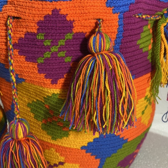 Authentic Wayuu mochila - Picture 2 of 3